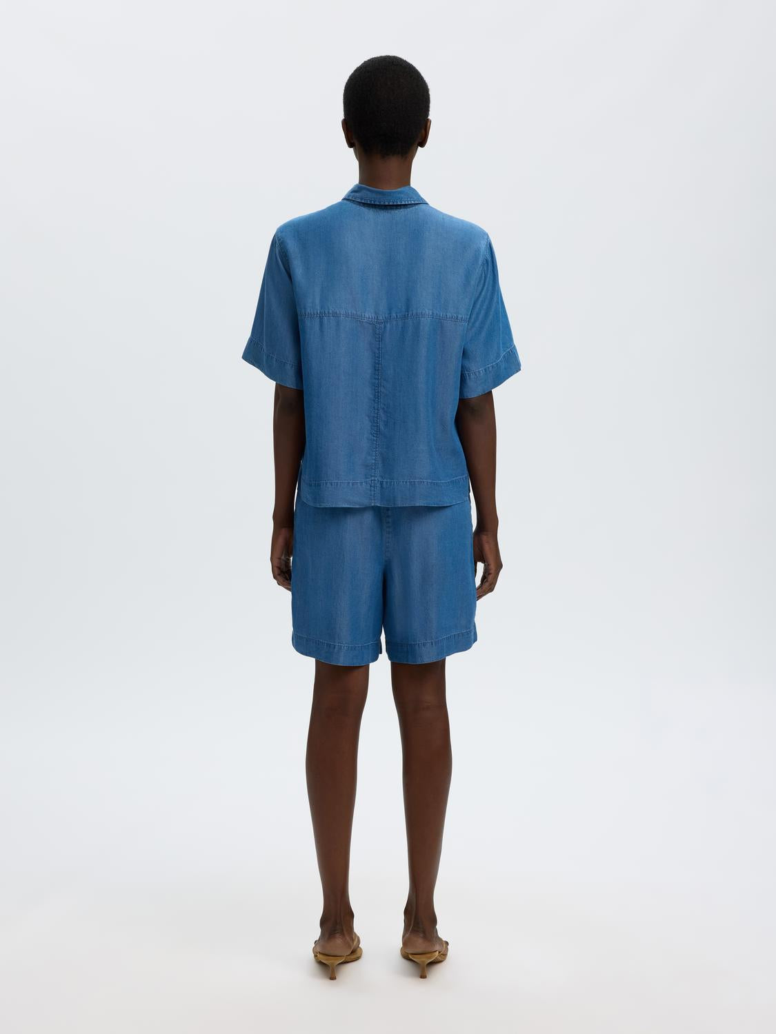 model_shot-back